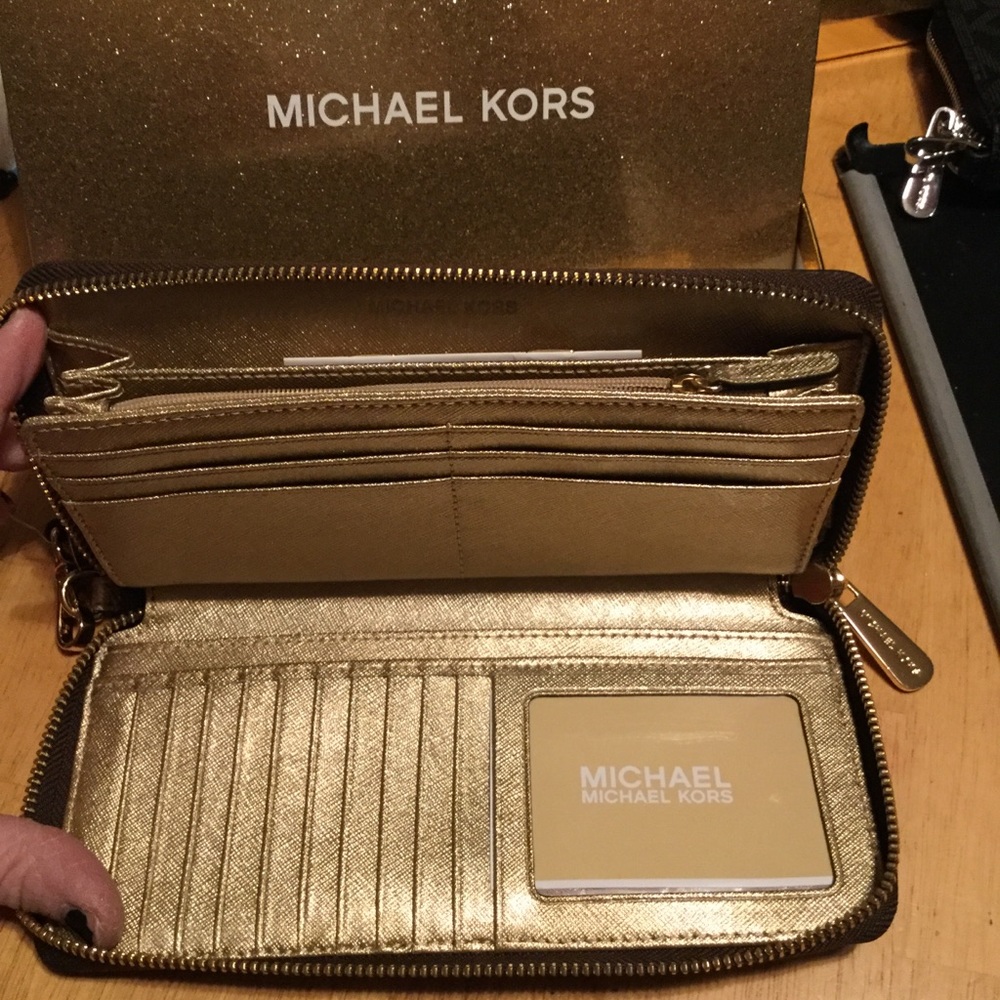 Michael Kors Brown/PlGold Wallet NWT - Picture 3 of 8